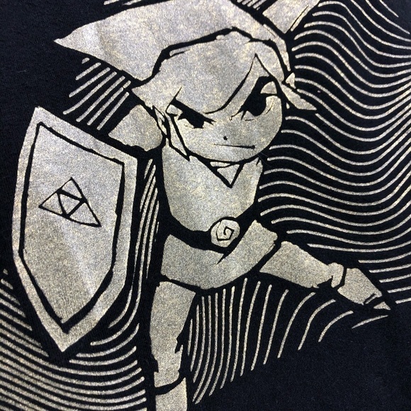 Nintendo The Legend of Zelda M Black Gold T-Shirt with Link & the Triforce - Picture 4 of 6